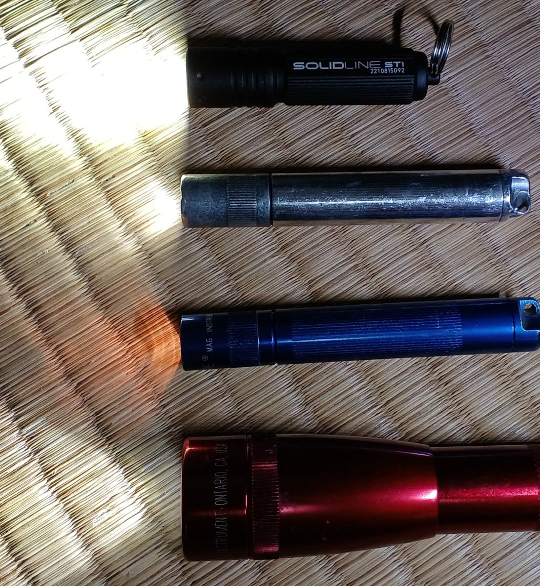 un_deux_taro123's tweet photo. なんつーか今時はマグライトより安くて軽くて明るいヤツらがたくさん売られてるんだけど、やっぱりマグライトの方が好きなんだよな～🔅
#マグライト
#MAGLIGHT https://t.co/PqUt4oezhc