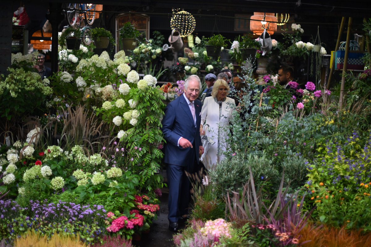 This was not technically The King’s first time visiting the market…

Queen Elizabeth II first visited the Marché aux Fleurs in May 1948 as a 22-year-old Princess, a year after her wedding, while pregnant with His Majesty. #RoyalVisitFrance