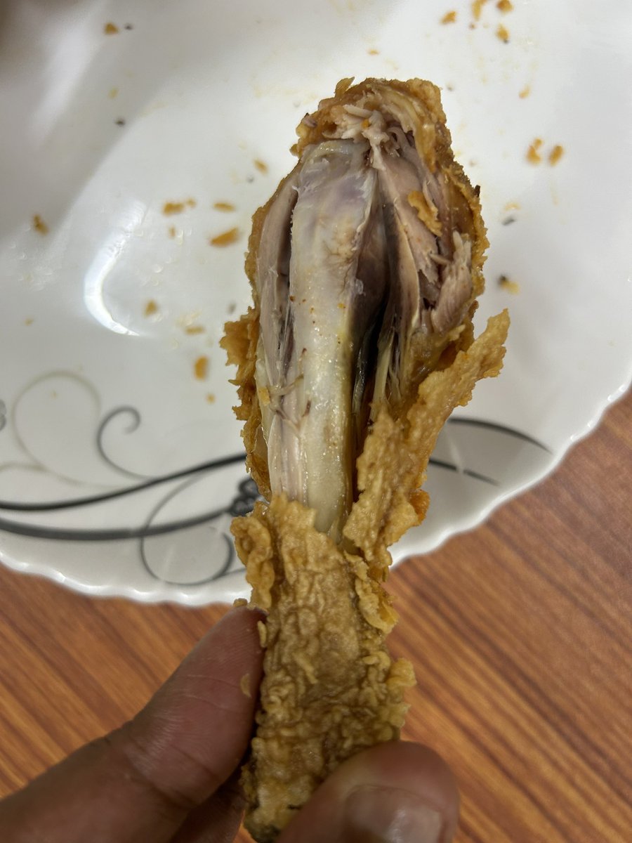 Supreet9270's tweet photo. @KFC_India Rotten chicken served by KFC Swargate, Pune. The American fast food giant treating Indian customers with filthy &amp; rotten food. https://t.co/9O5gs3b3Pr