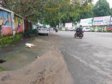MercyEon_'s tweet photo. 📢 Urgent Notice 📢
A heart-wrenching road accident occurred today near the collectorate office and residence, resulting in a calf being badly injured. Immediate action is needed to address this issue and ensure justice for the innocent life affected. @DMKandhamal @spkandhamal https://t.co/YhHulmRywm