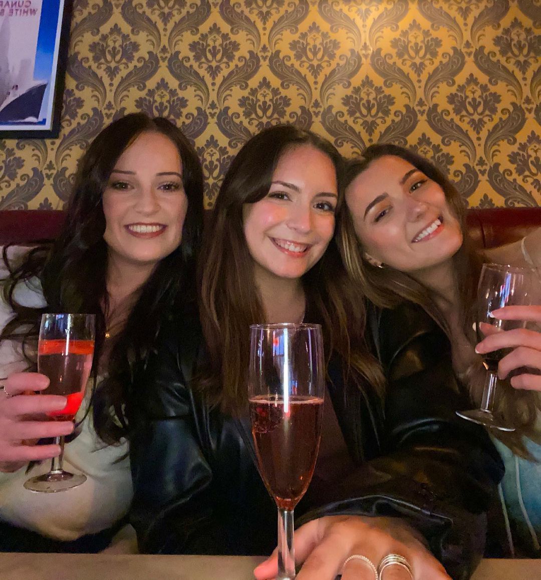 𝙒𝙝𝙤'𝙨 𝙢𝙖𝙠𝙞𝙣𝙜 𝙢𝙚𝙢𝙤𝙧𝙞𝙚𝙨 𝙖𝙩 𝙈𝙖'𝙨 𝙬𝙞𝙩𝙝 𝙪𝙨 𝙩𝙝𝙞𝙨 𝙬𝙚𝙚𝙠𝙚𝙣𝙙? 😍

Brunch, lunch, dinner, Saturday evening jazz or Sunday roast, get the table booked and we will see you at Ma's

Visit MaBoyles.co.uk to book in 2 clicks