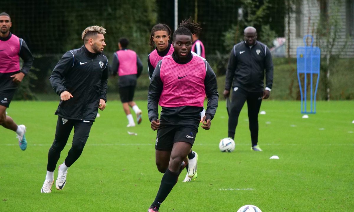 🐆👦🏿 | Noah Ndeke s’est entraîné avec la A d’Angers dans la préparation en vue du match contre le SC Bastia.

#mobulute🐆 | #SCOSCB