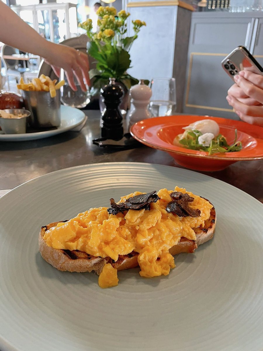 Image_Clan's tweet image. I chose this restaurant with my friend for a simple lunch🍝 👭