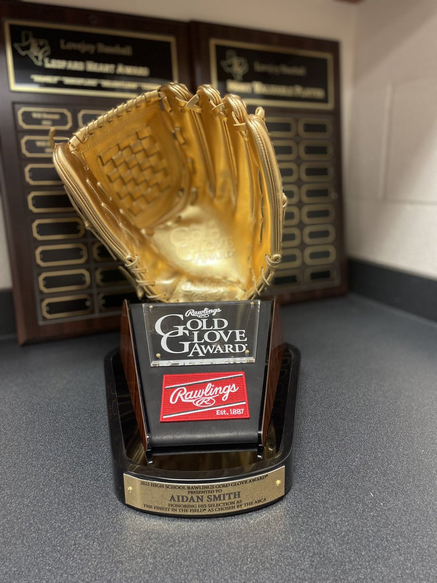 Well deserved piece of hardware arrived in town for @SmithAidan13  🔥🔥 Rawlings Gold Glove Award. Everyone knows he can hit but don’t sleep on his Defense!! Congrats!