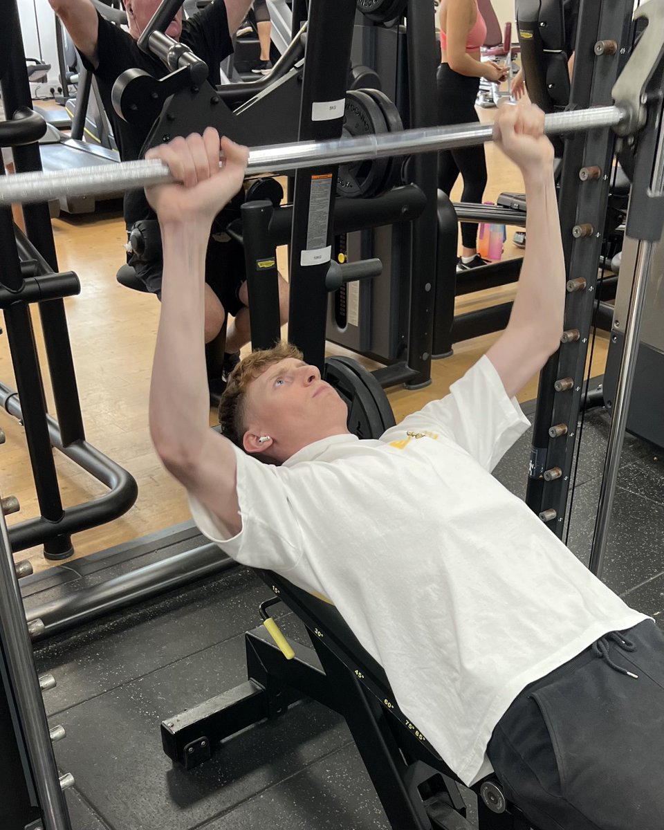 PunkieEth's tweet photo. Gm to everyone who sees this

No days off from the gym, starting to see steady progress and will get to where I want to be eventually

I hope you all have an amazing Thirsty Thursday https://t.co/xkD8i2e0iJ