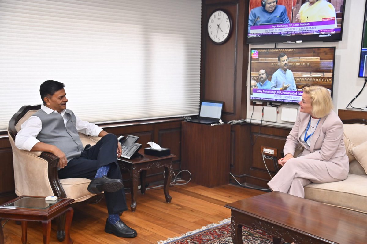 H.E. Mrs. @MayElinStener, Norway’s Ambassador to India, called on Hon’ble Minister of Power and New & Renewable Energy Shri @RajKSinghIndia at Shram Shakti Bhawan today. Cooperation with Norway in the field of Renewable Energy was discussed.