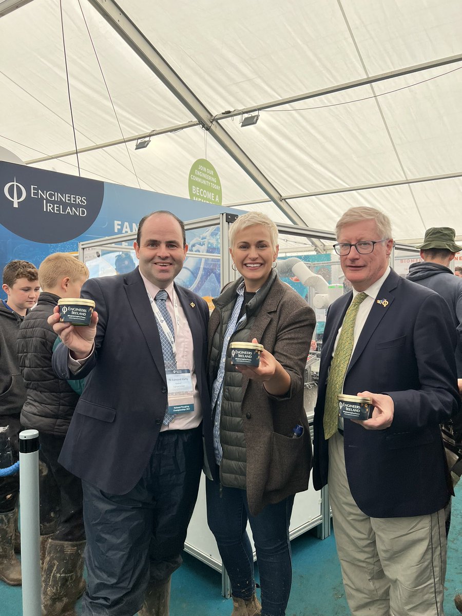 Absolutely thrilled to have @MariaWalshEU @FineGael @EPP call by @EngineerIreland this morning @NPAIE with Eng-E our ice cream serving robot.   Fantastic too the @countykerry and @RoseofTralee_ connection also! I have attended both events for as long as I can remember!