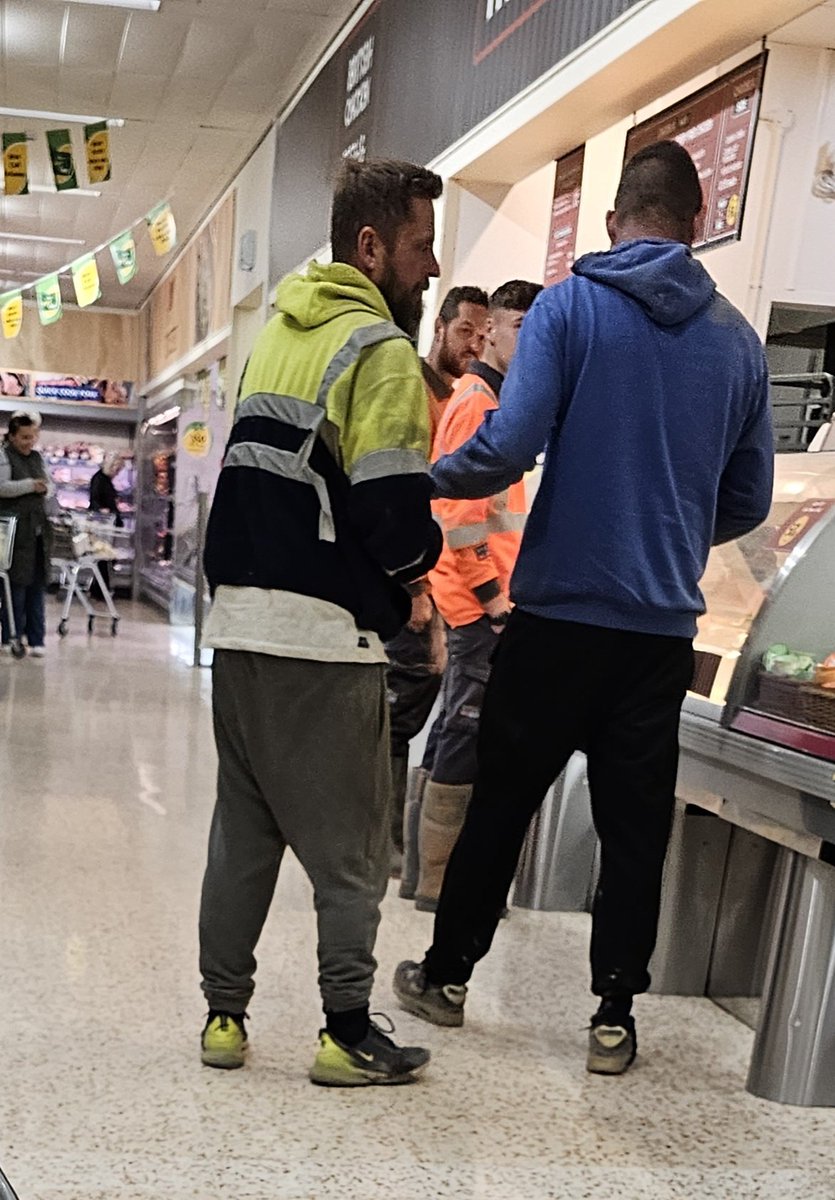 HivizScruffs's tweet photo. #hiviz
#nikeairmax270
#workies https://t.co/II9jVWBSsy