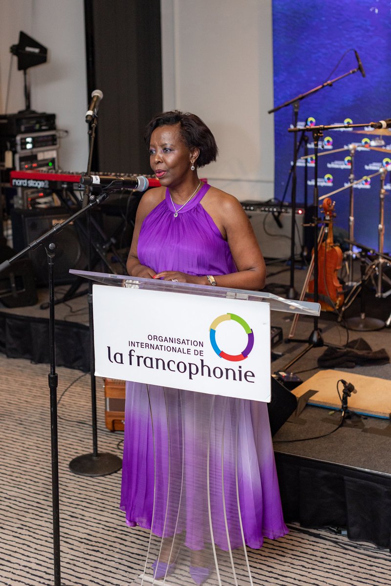 OIFrancophonie's tweet photo. Devenue le rendez-vous incontournable des francophones en marge de l'#AGNU, la Soirée "En français s'il vous plaît" s'est tenue hier soir à New York. Un moment d'échange et de partage autour d'artistes exceptionnels incarnant, plus que jamais, la diversité culturelle immensément riche de la #Francophonie.