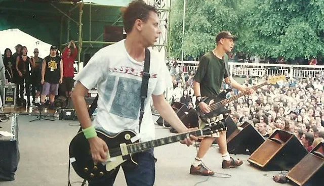 Guitarist Peter Mengede from Helmet wearing a Mr. Bungle T-shirt