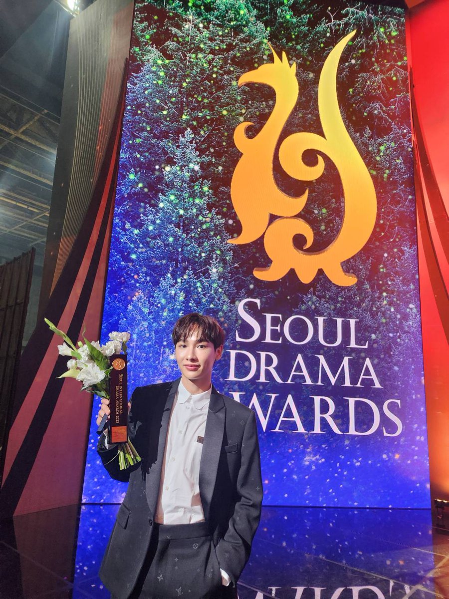 GMMTV's tweet image. "กัน อรรถพันธ์" ร่วมเดินพรมแดงและรับรางวัลในสาขา Outstanding Asian Star – Thailand ในงาน Seoul International Drama Awards 2023 ประเทศเกาหลีใต้

ขอขอบคุณแฟน ๆ จากทั่วโลกที่ร่วมโหวตและส่งกำลังใจให้กับกันในครั้งนี้

#SDA2023xGunATP
#SDA2023
#GMMTV
