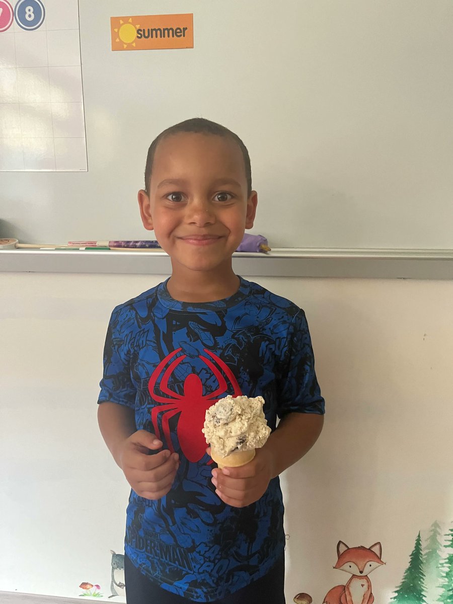 elm_vt's tweet photo. Ms. Carr's kindergarten class was treated to ice cream after building their name from ice cream scoops.
#ssdvt  #elmhillschool  #kindergartenisfun https://t.co/LoaEbSXK4r