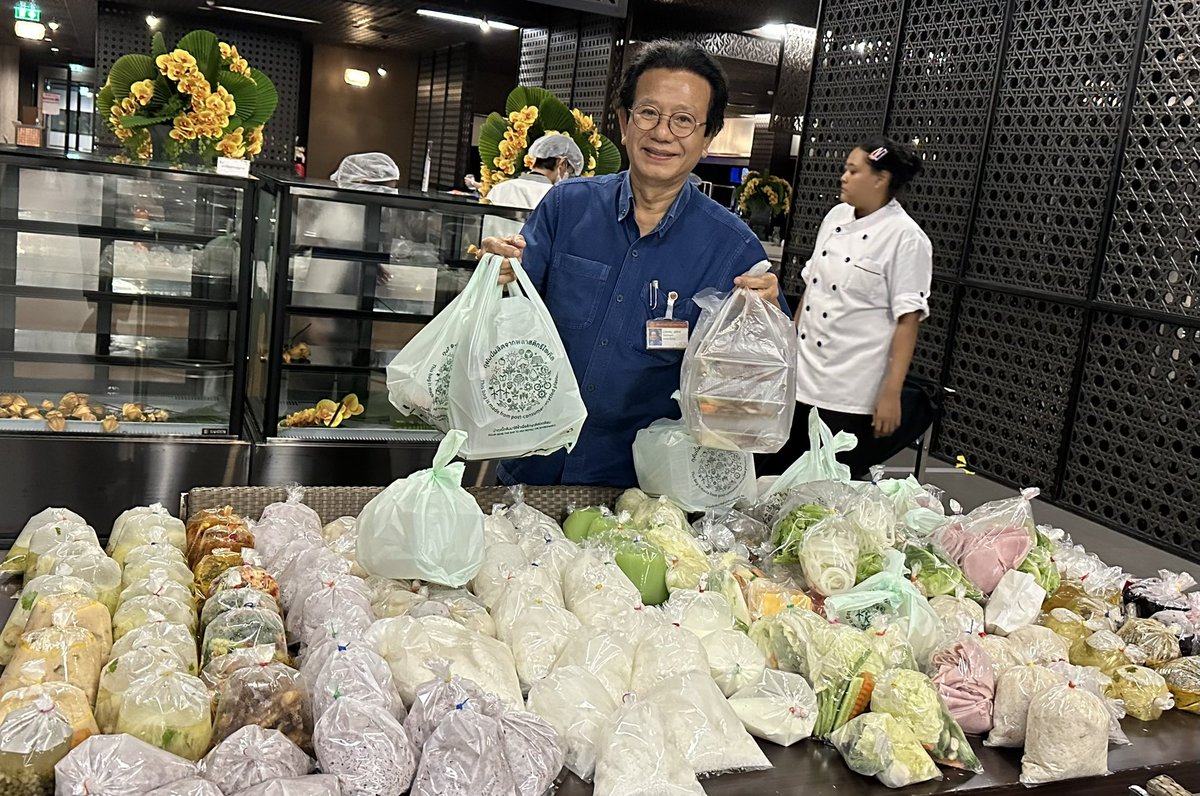 TSererak's tweet image. วันนี้เลิกประชุม 5 โมง
อาหารเหลือมากกว่าเมื่อวาน

#ประชุมสภา #ยกเลิกเลี้ยงอาหารสส
#เราคือเพื่อนกัน #เพื่อนหมอทศ
#หมอทศพรหมอเมืองแพร่ 
#หมอทศผู้คนและการเดินทาง
#คนไร้บ้าน