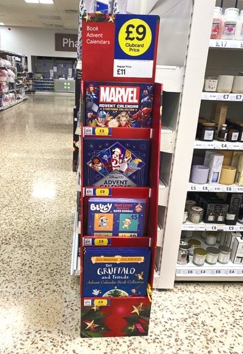 eXPD8_fm's tweet photo. Christmas Incoming! eXPD8 supported Tesco with an advent calendar OFD in 255 stores! 🙌
Our field merchandisers set up the OFD in a promotional space at the end of an aisle. 📚

#FieldMerchandising #Books #RetailSupport #eXPD8 https://t.co/vMMpssiOeg