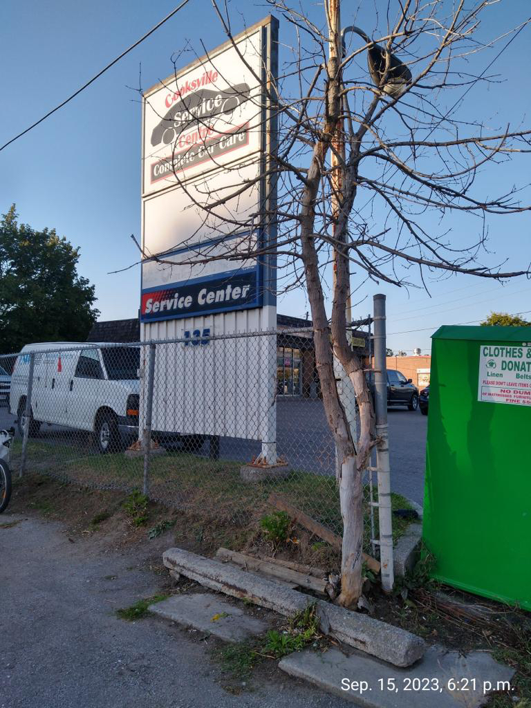 BEFORE &amp; AFTER

Snapshot of Dundas &amp; Camilla where we continue our #CleanerCooksville mission. The old mattress &amp; garbage has been picked up. 
Little by little we can achieve a cleaner, safer &amp; more beautiful Cooksville. 
Have you taken the pledge? Visit dipikadamerla.ca