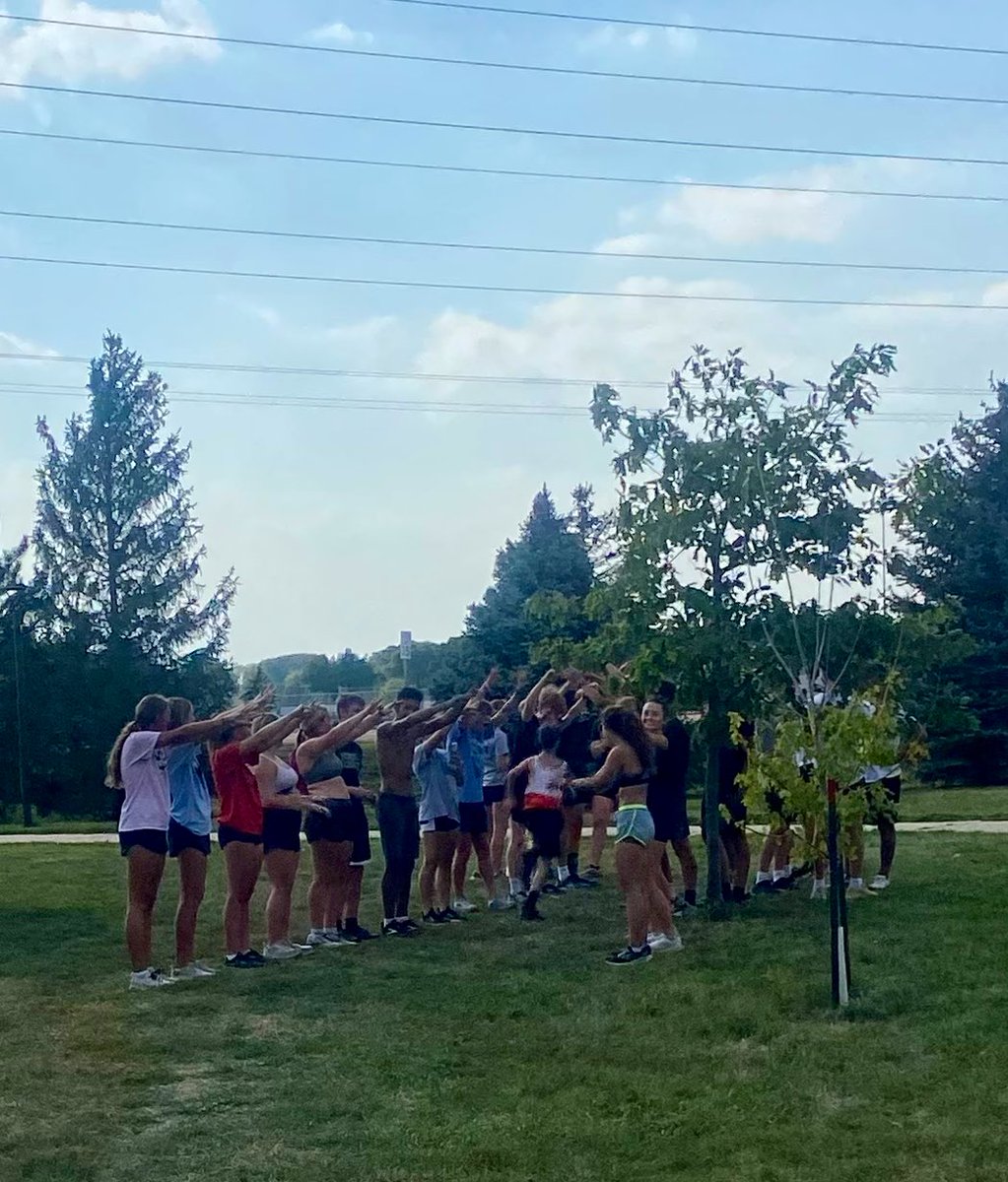 sblmsxc's tweet photo. THIS. ⬇️ When the high school XC team comes to our middle school meet to cheer on our runners. 🧡🖤 Thank you, @SBLTrack_XC https://t.co/mdh6RqTg5q
