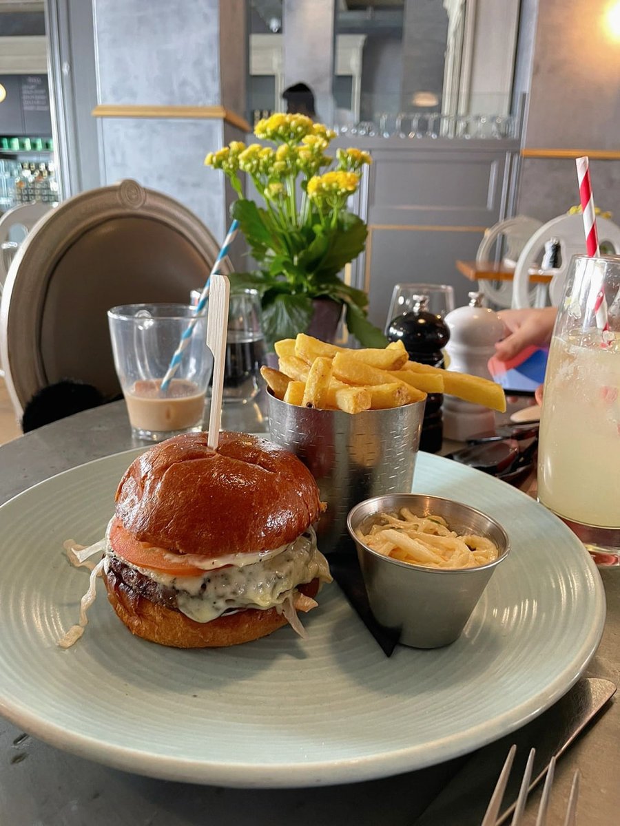 ruth2lee's tweet photo. I chose this restaurant with my friend for a simple lunch🍝 👭 https://t.co/avHPsuNETQ