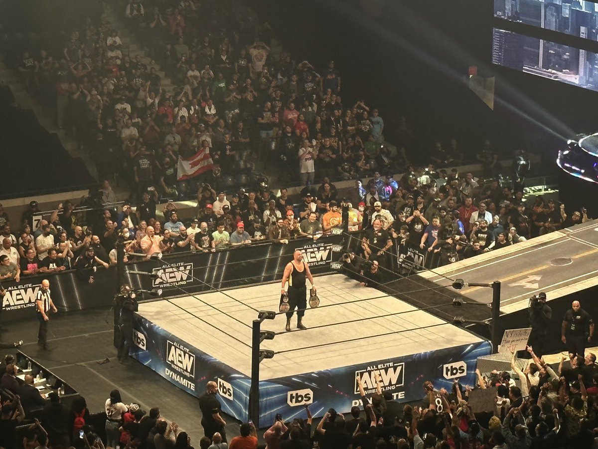 luchaoutsiders's tweet photo. Moment of the night. Eddie deserves this so much. #AndNew #AEWGrandSlam https://t.co/H84rNlnkx5