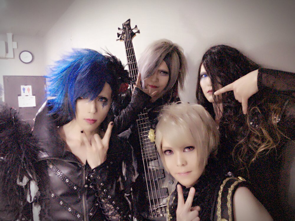 Durandal_SAKAE's tweet photo. 戦友が他界しました。
彼の身内の方も少しでも彼と関わった人に届いてほしいと気持ちもあり更新させて頂きます https://t.co/eMmydkZDsS