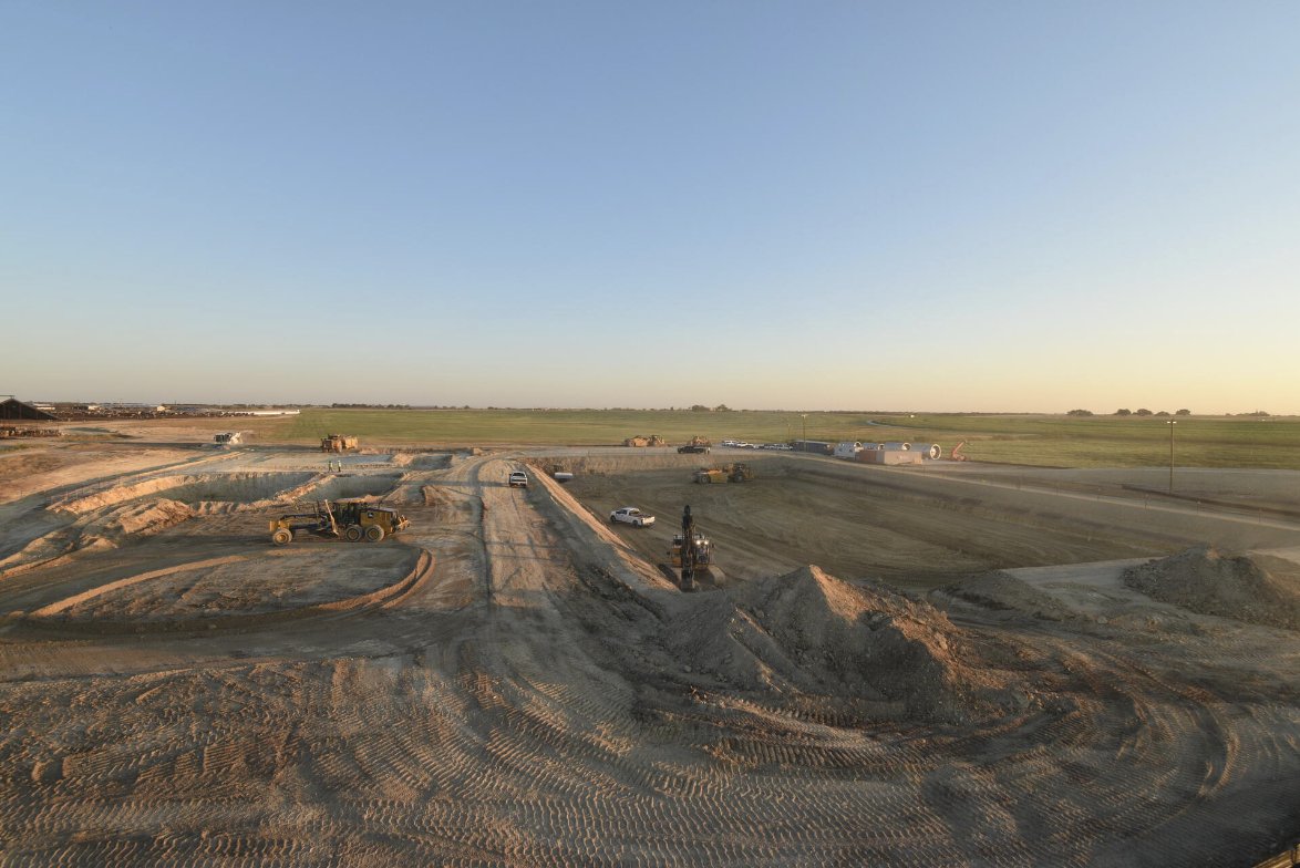 Avolta_Dev's tweet image. Excited to announce another #RNG project has broken ground! Notice the area on the right where digging has commenced on the hole for the #digester, which is roughly the size of a football field. 

#wastetoenergy #sustainableagriculture #benefitsofbiogas #dairyfarms