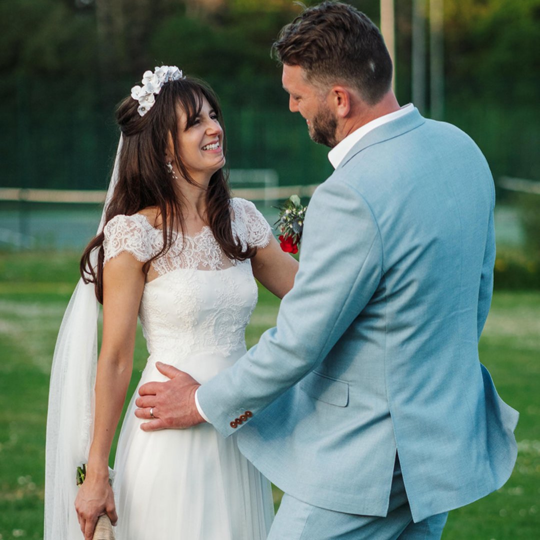 linusmoran's tweet photo. Fi &amp; Tim ♥️ Wow, what a wedding! 

Fi and Tim held a celebration with a strong festival/Scottish vibe with a bagpiper leading them from the ceremony to the reception. There were plenty of fun games, finger food and a huge ceilidh dance party in the yard. https://t.co/e3YToSksu3