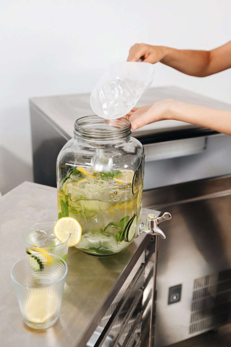 Welbilt_Iberia's tweet image. La tecnología de enfriamiento avanzada de la #SerieG de #CrystalTips garantiza un hielo rápido y uniforme que mantendrá tus bebidas frescas y deliciosas, incluso en los días más calurosos. 😎 Con su panel intuitivo y opciones personalizadas, obtendrás una experiencia única 💦