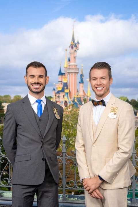 TonyVandecamp's tweet photo. Programme Ambassadeur @DisneylandParis : José et Dylan, prêts à incarner la Magie Disney et à vous faire vivre des moments inoubliables en representant la destination et ses Cast Members à travers le monde.Nous suivrons leurs aventure magique pendant les 2 prochaines années! 🌟🏰 https://t.co/rCC8LrRrS0