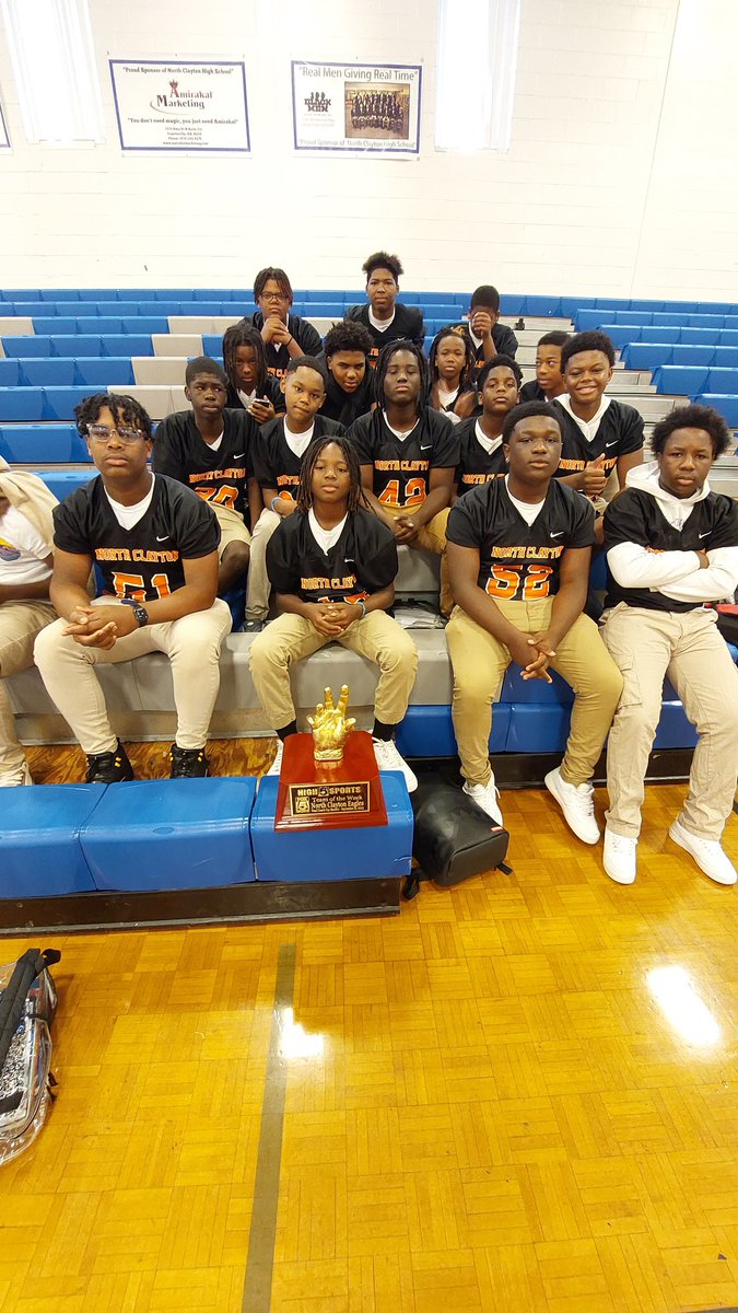 PaulFromFox5's tweet image. Middle schoolers in the house, too!!! @nchsfb_ @_NCHSAthletics @High5Sports #high5sports @GoodDayAtlanta