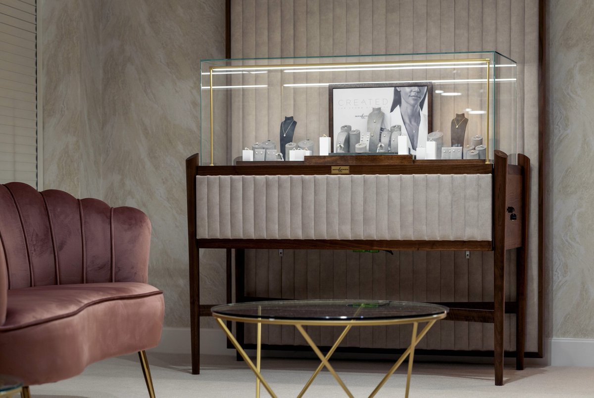 BrownNewirth's tweet photo. Brown &amp; Newirth Boutique® honours it’s location by offering a sympathetic blend of products and surroundings.   

Relaxed surroundings and carefully selected collections await your customers.   

https://t.co/17YNNcpsnN

#BridalJewellery #Boutiques #EngagementRings https://t.co/f43F9sOhV2