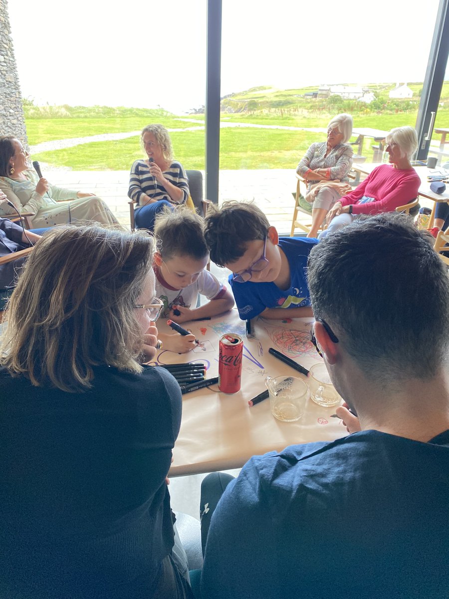 aonscealur's tweet photo. 🌿LÁ AMHÁIN LE DUL🌿

A chara,
Conas tánn tú?
Beannachtaí ó Chiarraí Theas!

Lá amháin fágtha sula mbeimid ar fad le chéile arís, an gcreidfeá sin!

Ag tnúth le tú a fheiscint!
Sonas ort,
Meitheal Aon Scéal
#AonScéal @eigsenabrideoig @BriUibh https://t.co/0OvIosCtWj