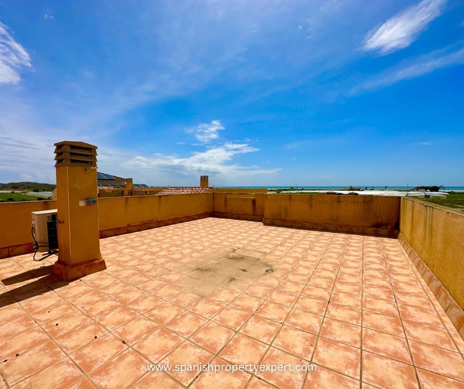 🌊 Affordable Coastal Living: 2-Bed Penthouse in #Palomares - with Sun Terrace & Pool Access
73,500€ // REF: 35611

spanishpropertyexpert.com/property/two-b…
- 𝐁𝐚𝐧𝐤 𝐑𝐞𝐩𝐨𝐬𝐬𝐞𝐬𝐬𝐢𝐨𝐧 penthouse 

#spanishpropertyexpert #realestate #propertyforsale #spain #beachpenthouse