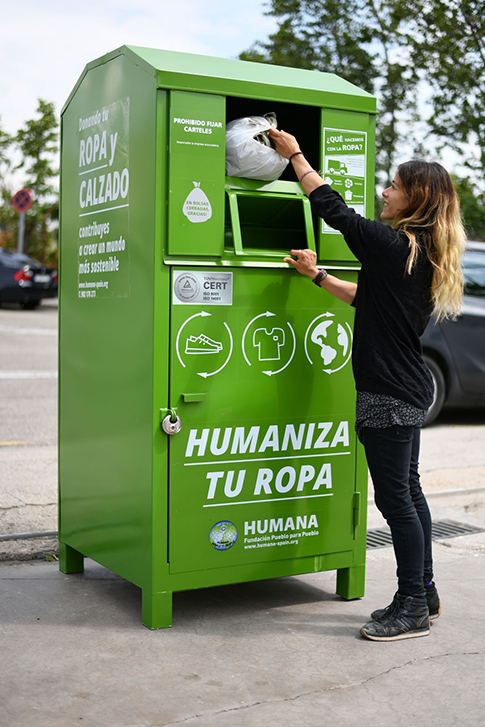 Foro_Demos (@foro_demos) on Twitter photo ¿#SabíasQue por cada kilo de ropa con una 2ª vida se dejan de emitir 6,1 kg de CO2? ¡Trae la ropa que ya no quieras usar a #DEMOS2023 y súmate al cambio!
En el stand de <a href="/HumanaSpain/">Humana Spain</a> encontrarás donde depositar tu bolsa y te contaremos lo que implica tu pequeño-gran gesto. ¿#SabíasQue por cada kilo de ropa con una 2ª vida se dejan de emitir 6,1 kg de CO2? ¡Trae la ropa que ya no quieras usar a #DEMOS2023 y súmate al cambio!
En el stand de <a href="/HumanaSpain/">Humana Spain</a> encontrarás donde depositar tu bolsa y te contaremos lo que implica tu pequeño-gran gesto.