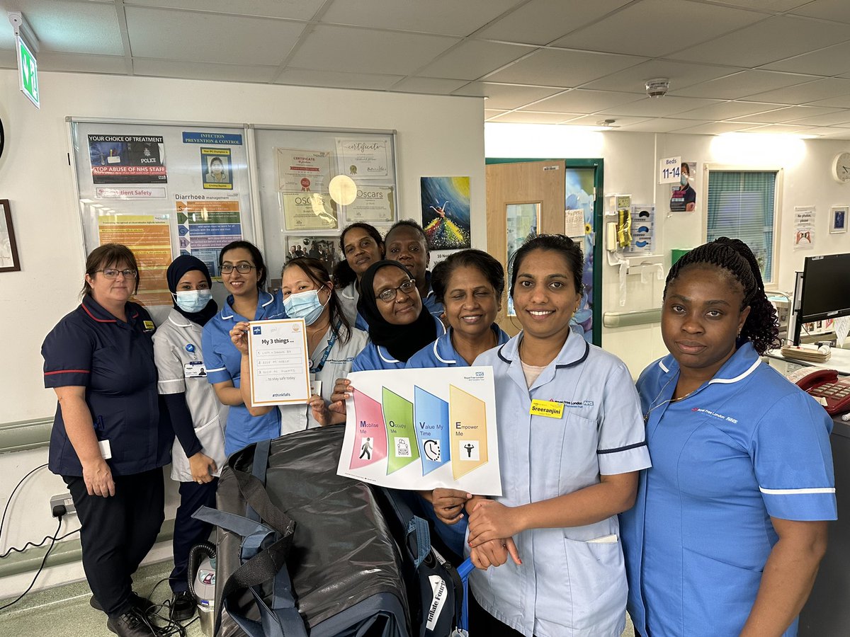 Glacksie's tweet photo. What timing - it’s #FallsAwarenessWeek and the fabulous 10 North team @RoyalFreeNHS have just received their brand new flat lifting kit #hoverjack 👏
Thanks to @TarpeyEmma who sorted this and was on hand to demonstrate 🤩
#harmfreecare @AlishaA69581202 @CatherionaHowl3 https://t.co/VbXNtiyKSB