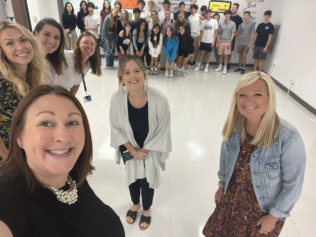 MsJenner's tweet image. IB Class of 2025 and some of their fabulous teachers on their EE kick-off day! @weareHOWELLIB @Mrs_Morris_HHS @MaryCollins627 @GuidanceTirrell