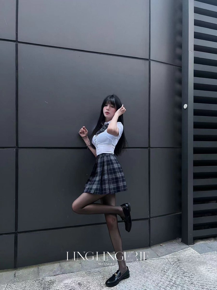 JK搭配丝袜，化身甜辣女孩
演绎纯欲学院风🍒

🥂超细密织清透丝袜
薄润细腻，描摹曼妙身姿
通透均匀，丝滑至选✨

「极」云缎™3D无缝款 
薄透均匀，感知极致丝滑
直达📮 https://t.co/toC0lItt3B

#绫天生丝滑 #绫丝袜 #绫 #绫天猫旗舰店 #丝袜 #丝袜控 #パンスト #ストッキング https://t.co/FKmwY5tPRt