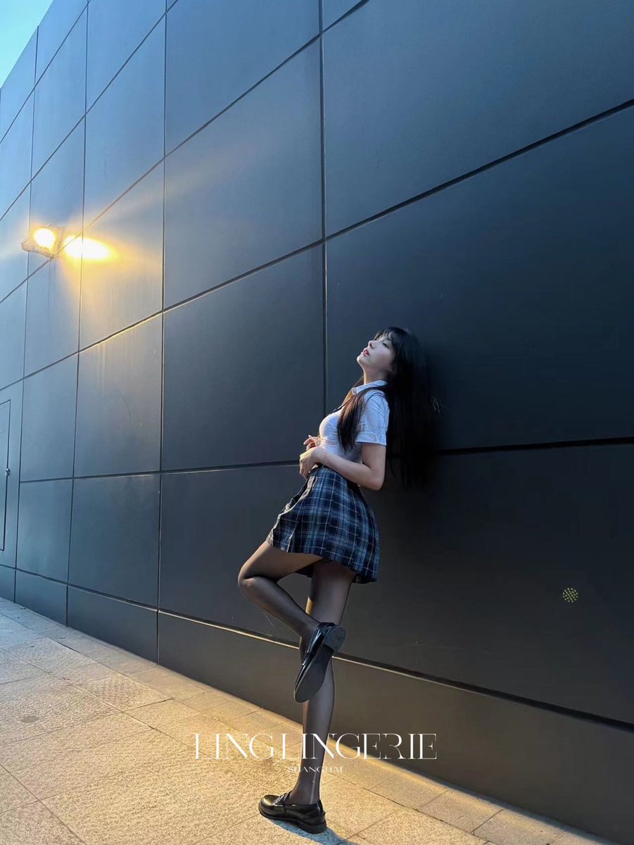 JK搭配丝袜，化身甜辣女孩
演绎纯欲学院风🍒

🥂超细密织清透丝袜
薄润细腻，描摹曼妙身姿
通透均匀，丝滑至选✨

「极」云缎™3D无缝款 
薄透均匀，感知极致丝滑
直达📮 https://t.co/toC0lItt3B

#绫天生丝滑 #绫丝袜 #绫 #绫天猫旗舰店 #丝袜 #丝袜控 #パンスト #ストッキング https://t.co/FKmwY5tPRt