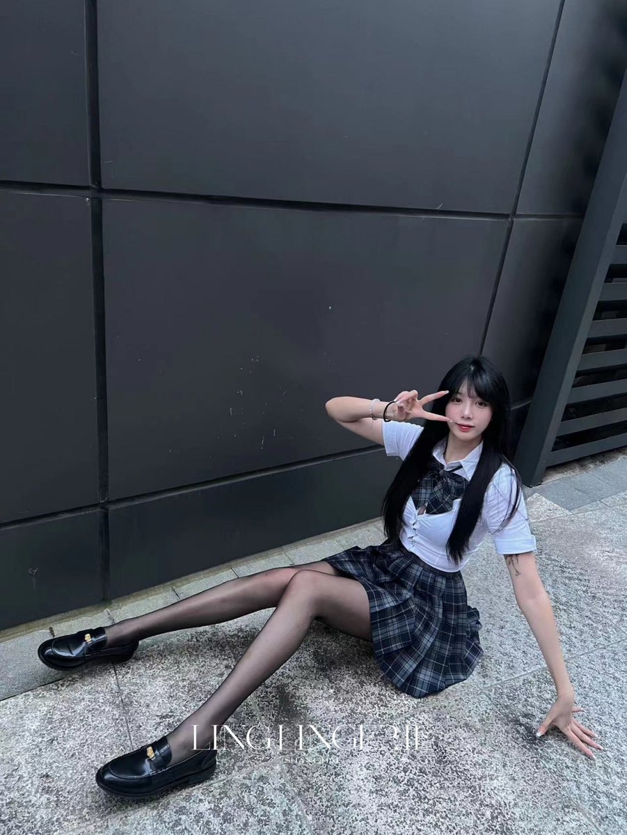 JK搭配丝袜，化身甜辣女孩
演绎纯欲学院风🍒

🥂超细密织清透丝袜
薄润细腻，描摹曼妙身姿
通透均匀，丝滑至选✨

「极」云缎™3D无缝款 
薄透均匀，感知极致丝滑
直达📮 https://t.co/toC0lItt3B

#绫天生丝滑 #绫丝袜 #绫 #绫天猫旗舰店 #丝袜 #丝袜控 #パンスト #ストッキング https://t.co/FKmwY5tPRt