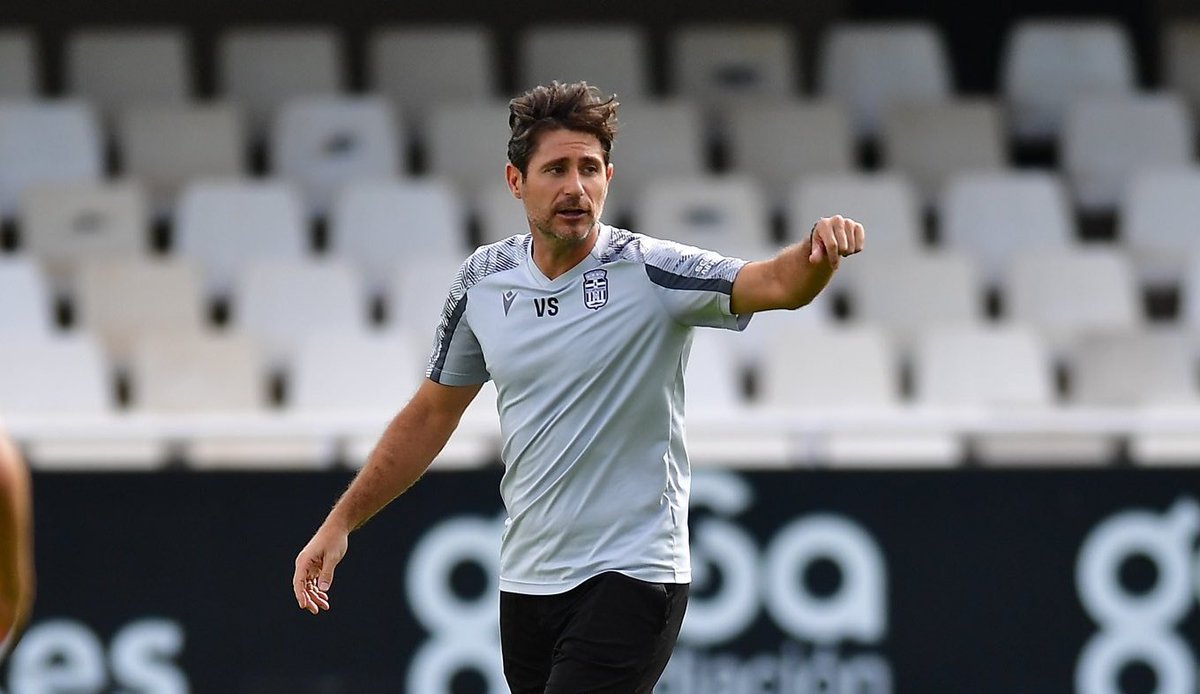 Salva_Casti's tweet image. #VSDA | 🎙 "Queremos quitarnos ese discurso pasado, y terminar el partido y decir, mira aquí tenemos, 3 puntos, y a por el siguiente".

"Esa es la mentalidad. Y si, estoy completamente de acuerdo con esas declaraciones de Ortuño". #FCC⚫⚪