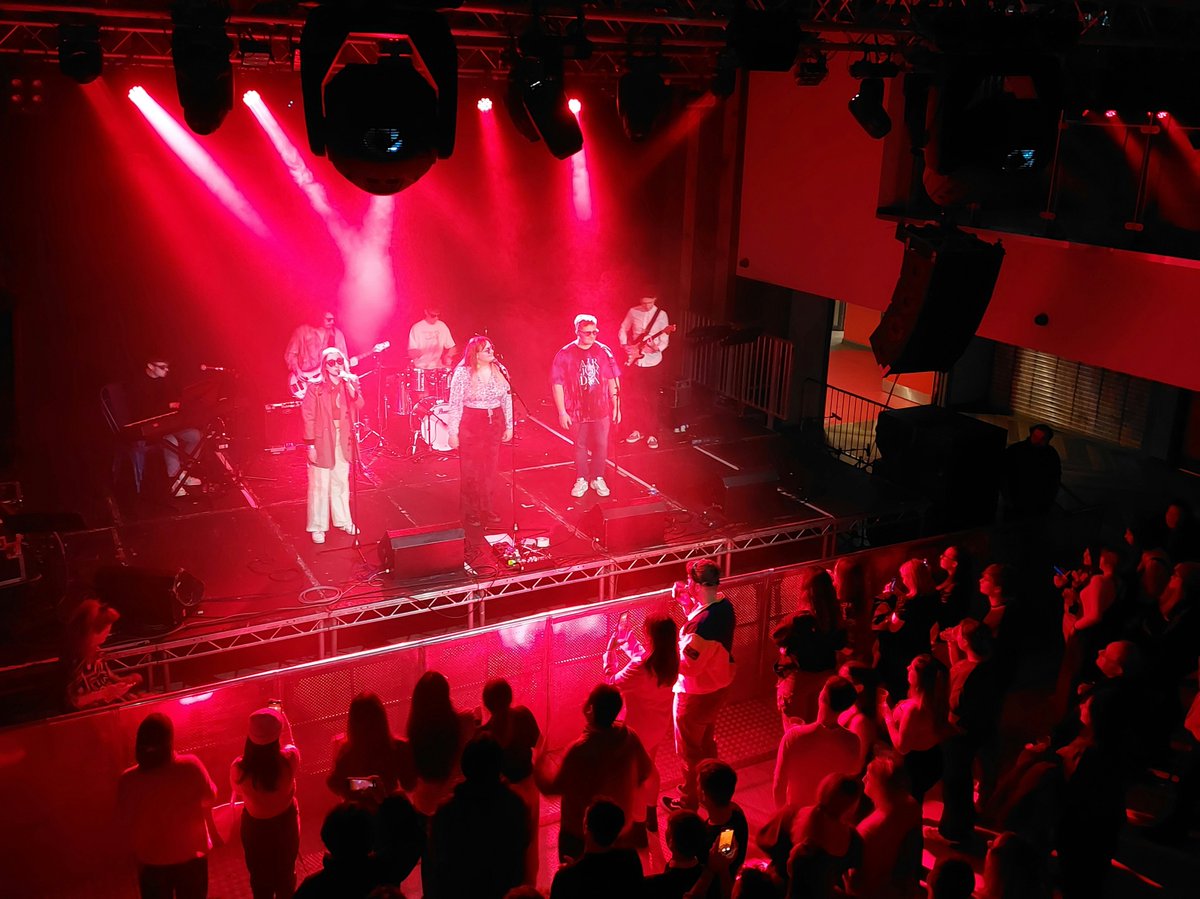 Cardiff University School of Music (@cardiffunimusic) on Twitter photo Eisiau bod yn aelod o un o Ensemblau Ysgol Cerddoriaeth Prifysgol Caerdydd? Mae gennym ni 11 grŵp amrywiol ac mae croeso i fyfyrwyr ar draws y Brifysgol gymryd rhan. Cysylltwch gydag Elin Jones - JonesE159@caerdydd.ac.uk i ddysgu mwy neu drefnu clyweliad. Eisiau bod yn aelod o un o Ensemblau Ysgol Cerddoriaeth Prifysgol Caerdydd? Mae gennym ni 11 grŵp amrywiol ac mae croeso i fyfyrwyr ar draws y Brifysgol gymryd rhan. Cysylltwch gydag Elin Jones - JonesE159@caerdydd.ac.uk i ddysgu mwy neu drefnu clyweliad.