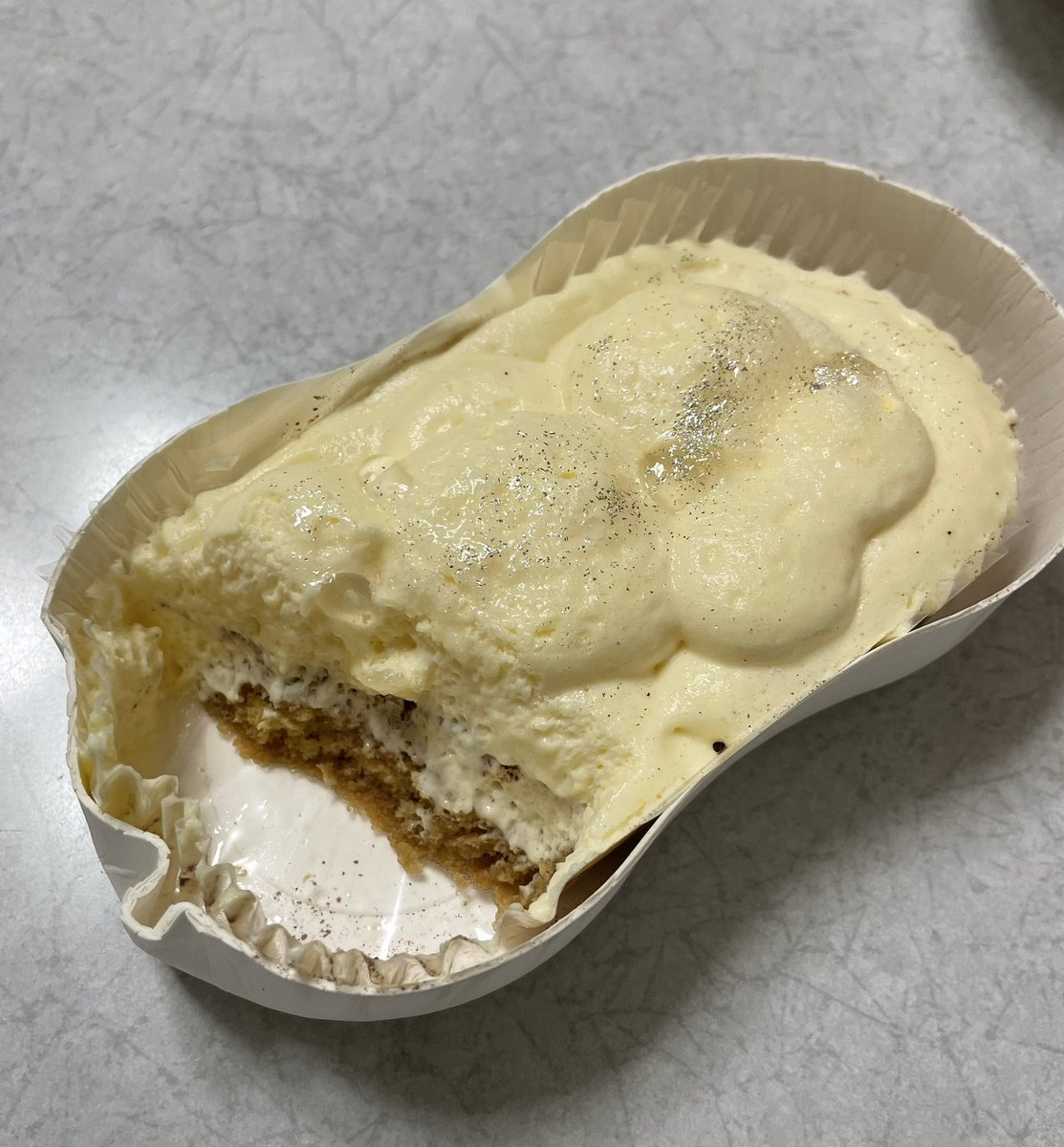 02LheMGbH9nsCOD's tweet photo. 3日後が嫁さんの誕生日なので、少し早いですが、今日はケーキ🍰を買って帰りました☺️
これはその内の1つ、
#シーキューブ さんの、
#泡雪ティラミス です☺️
本当に泡雪の様な感じでしたが、味はちゃんとティラミスでした☺️
#誕生日
#barthday
#ケーキ
#cake
#洋菓子
#c3
#阪神百貨店 https://t.co/VB5NXFSSFS