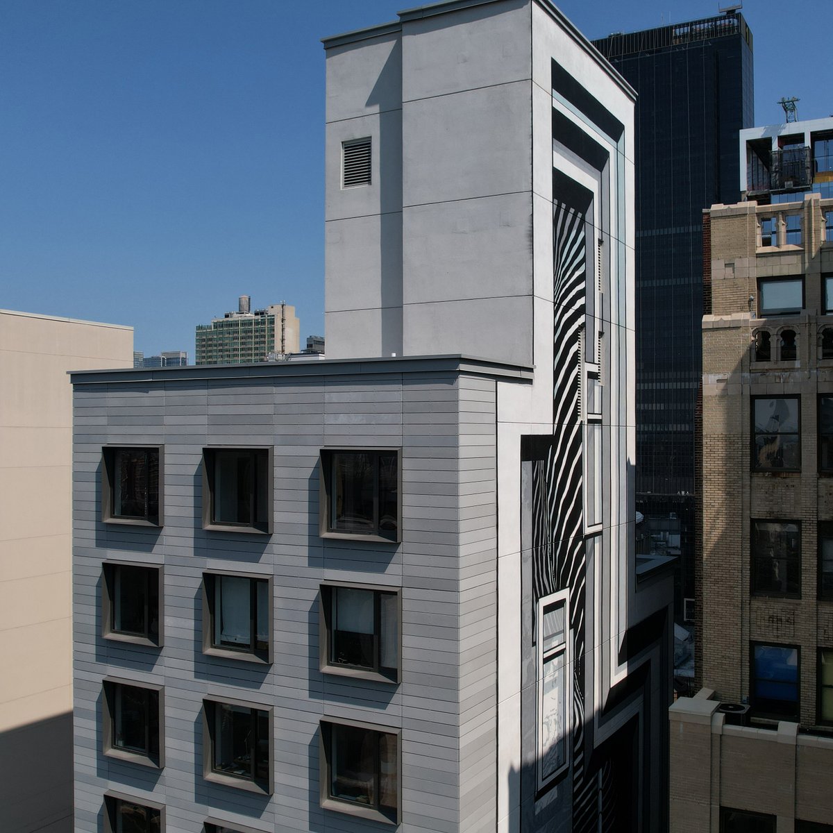 Great shot of mural completed by Bier en Brood for Flow Chelsea.
#ZHarchitects #bierenbrood #arto.group #brooklyndronesnyc #Architecture #PassiveHouse