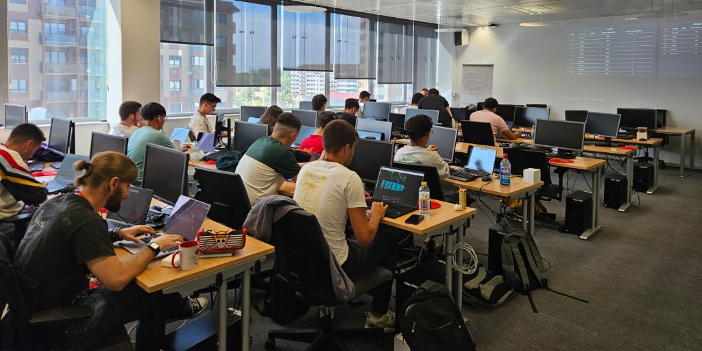 INCIBE's tweet photo. 📢 Hoy ha comenzado la formación 👩‍🏫 presencial del #ECSCTeamSpain 🇪🇸 en nuestra sede en #LeónEsp 📍. Durante cuatro días los integrantes conocerán las principales novedades y aspectos a los que tendrán que enfrentarse en el #ECSC2023 🏁.

🔎 Más info: https://t.co/XzXyd0kQjt https://t.co/nk3rDk4lh1