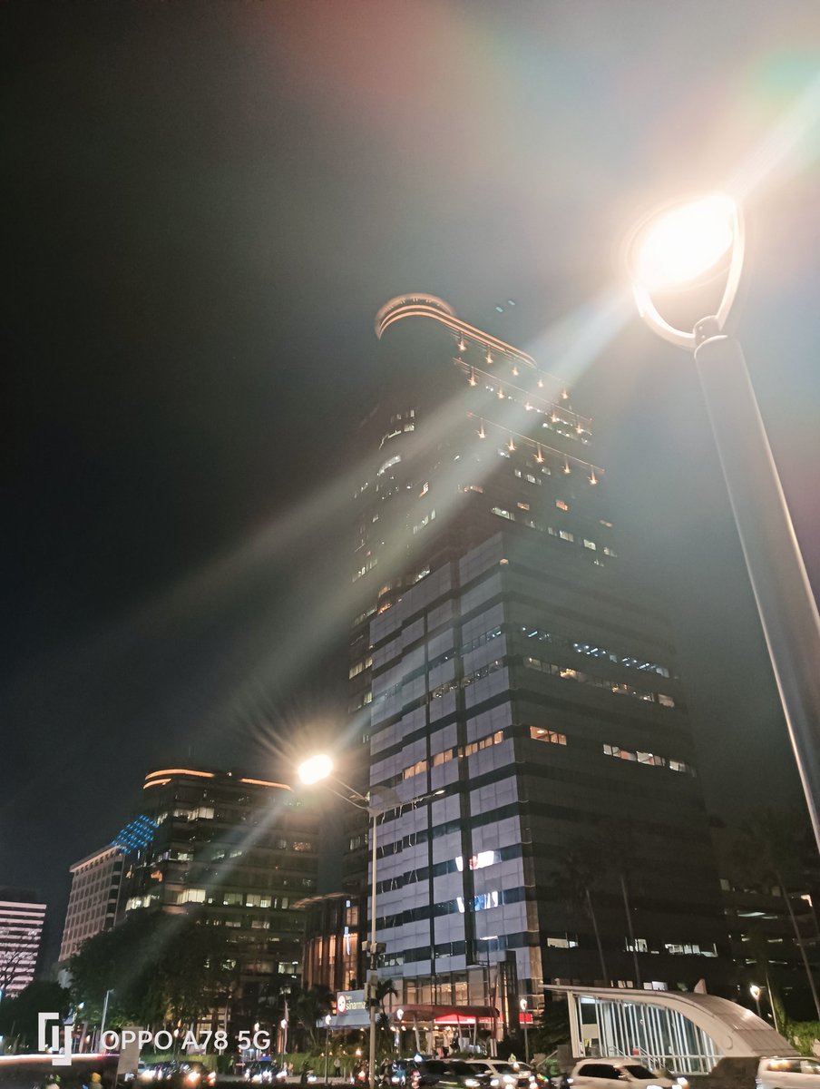 AnakNarendra's tweet image. Lost in the night

#skycraper #citytrip #cityview #citylight #holiday #trip #vacation