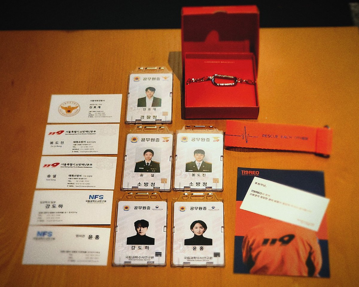 소방, 경찰, 국과수 업무 협조 완료 보고합니다. 기다려 주셔서 감사한 마음 왕창 전해요. 마음에 들길 바라면서 고르긴 했는데 가장 중요한 건 그 바람이 잘 전해지느냐의 문제니까요. 모쪼록 선물 친구들의 무사 배송을 기원하며. 네, 우리도 무사 퇴근합시다. 끝까지 안전한 하루 보내세요.