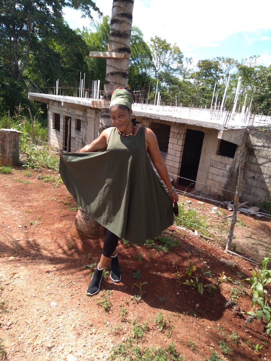 empresschai's tweet photo. Check the background!! Love the country lifestyle… https://t.co/v5n4vrj7nY