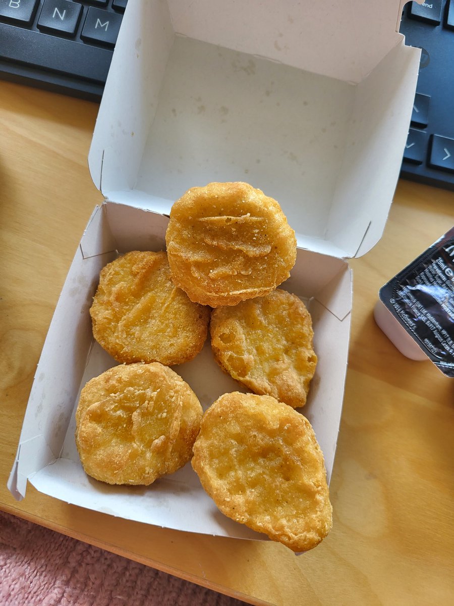 Ordered <a href="/McDonaldsUK/">McDonald's UK</a> to cheer myself up...got the classic nuggets..I ordered 6 and there was only 5 in the box. 

Things are crap rn, but this just...😭