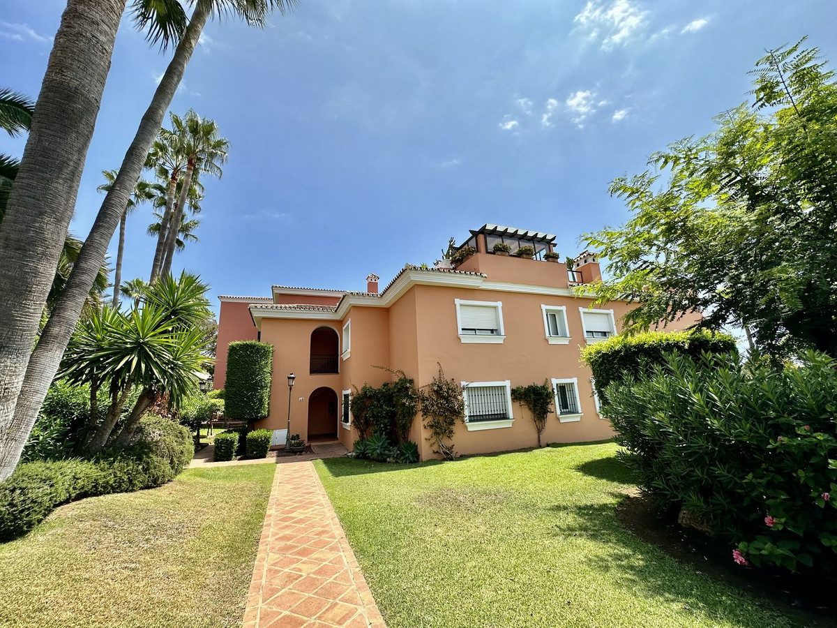 MarbellaHousing's tweet photo. New Golden Mile , Park Beach🏖

This beautifully maintained apartment located on the 2nd floor in a green zone and close to the beach.

2 bed 🛌
2 bath 🛀
Terras location south 🌴

Price : € 445.000

#beachday #frontline #greenzone #appartment #house #newcollection #renovate https://t.co/RW1JjNOEan