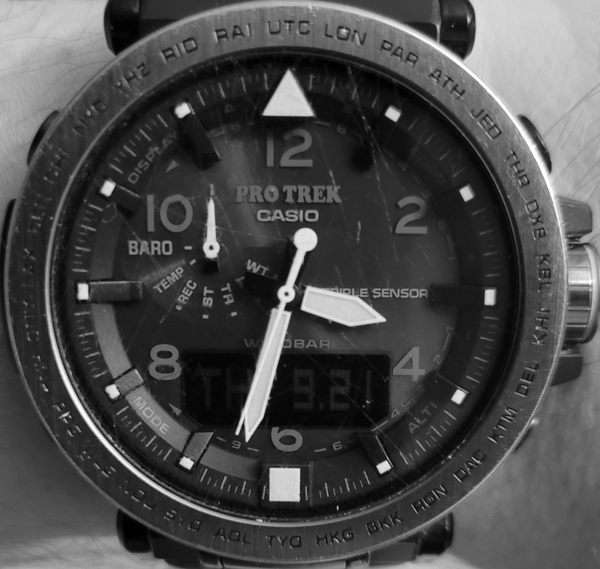 HokusGrey's tweet photo. @jockowillink #IncrementalProgress

A little bit at a time.
Finally, make it mine,
just to give it away,
every day.
A Sisyphean climb.
More
is the only reward.
Pick up my shield,
pick up my sword,
and go to war
with myself each day.
No fate.
No break.
The enemy
inside the gates.

#JockoPrompts https://t.co/8DhDLRmCfl