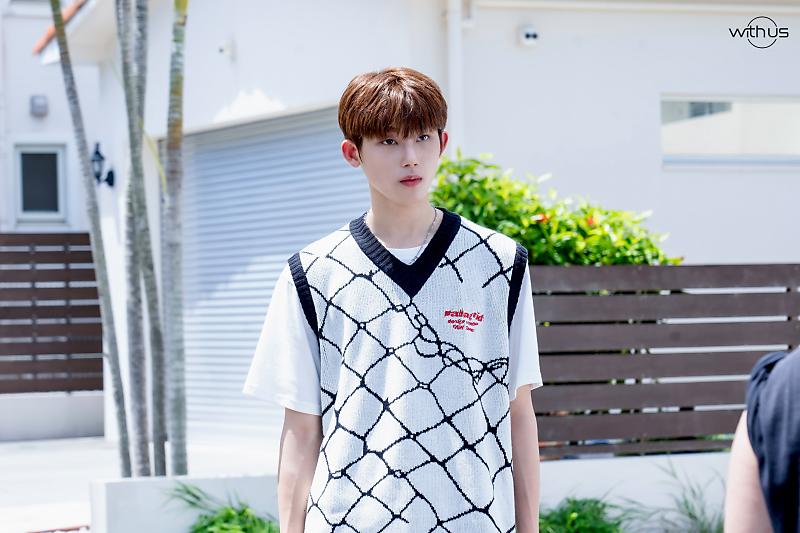 thewind004's tweet photo. MV 비하인드 포스터 #최한빈 cut 2

위드어스 이렇게 해준다고 제가 사랑한다고 할 거 같으세요? 사랑하죠 사랑합니다 🫶 https://t.co/FTO7u2Xx14