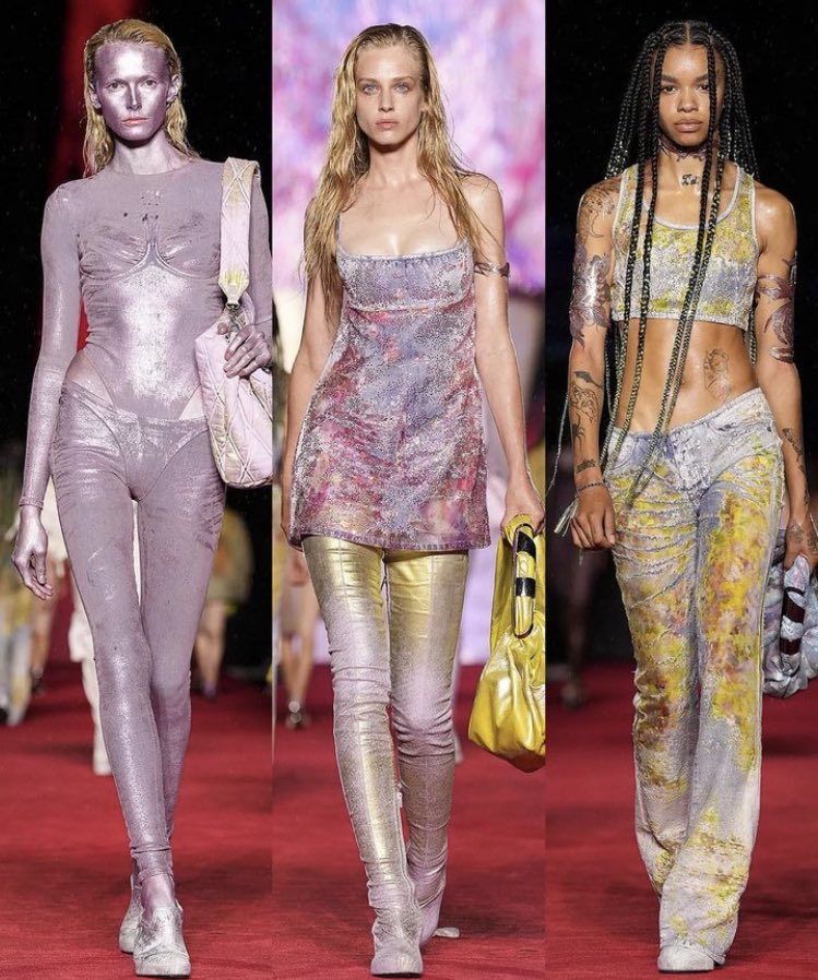 stylishsiren's tweet photo. Otra obra maestra de @DIESEL 

Muestra un estilo urbano destacando entre piezas deslavadas y rotas, tonos metálicos y acentuando siempre la silueta femenina.

#fashionshow #MilanFashionWeek #DieselSS24 #fashionblogger #designers #RunwayModels https://t.co/j3YxRAzHAb